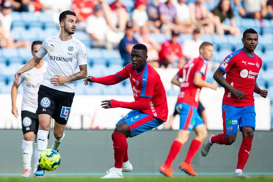 Örebros Simon Amin och Helsingborgs Alhaji Gero