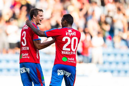 Helsingborgs Fredrik Liverstam jublar med Wanderson Do Carmo