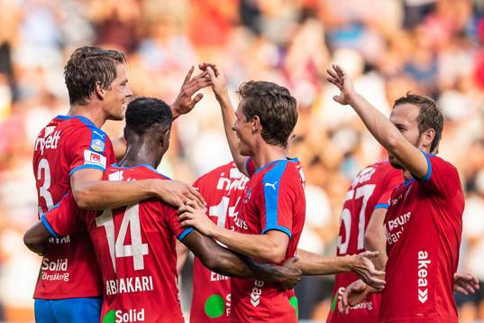 Helsingborgs Fredrik Liverstam jublar med lagkamrater