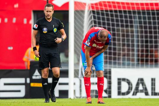 Helsingborgs Andreas Granqvist tar sig för benet