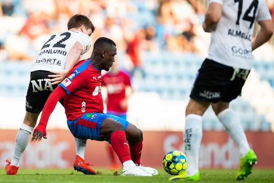 Örebros Albin Granlund och Helsingborgs Alhaji Gero