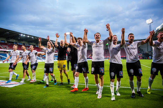 Örebros spelare jublar