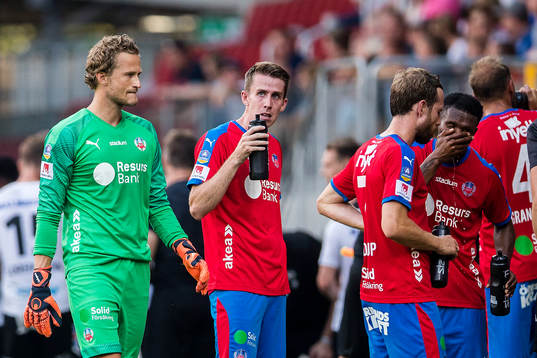 Helsingborgs målvakt Anders Lindegaard  och Adam Eriksson