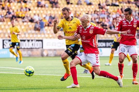 Elfsborgs Robert Gojani och Kalmars Henrik Löfkvist