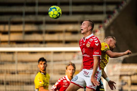 Kalmars Alexander Ahl Holmström och Elfsborgs Simon Strand