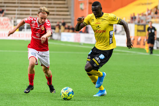 Kalmars Isak Magnusson och Elfsborgs Marokhy Ndione