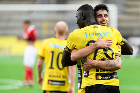 Elfsborgs Marokhy Ndione kramas om av Alejandro Fernandez