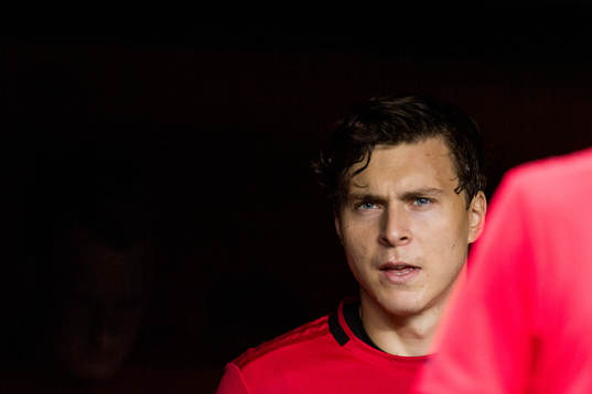 Victor Lindelöf of Manchester United enters the pitch