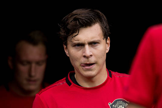Victor Lindelöf of Manchester United enters the pitch