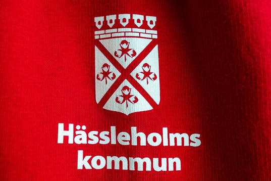 Tröja med Hässleholms kommuns logotype på