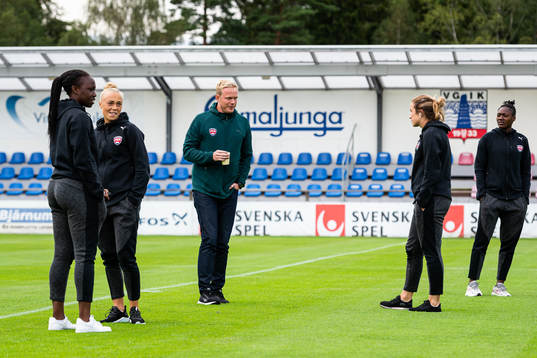 Rosengårds tränare Jonas Eidevall och spelare