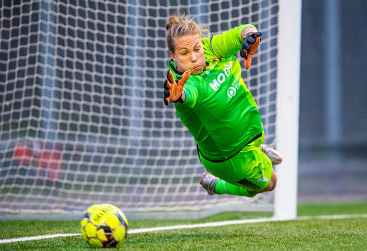 Limhamn Bunkeflos målvakt Vera Amanda Varis  släpper in