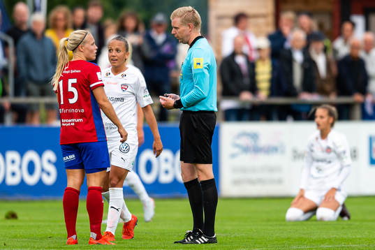 Vittsjös Nellie Persson blir tillsagd av domare Daniel