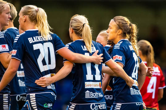 Linköpings Filippa Angeldal jublar med lagkamrater
