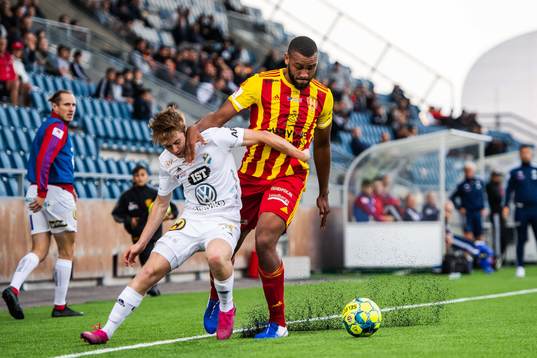 Östers Carl Johansson  och Syrianskas Patrick Dyrestam