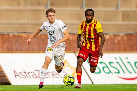 Östers Carl Johansson och Syrianskas Beneyam Belye Demte
