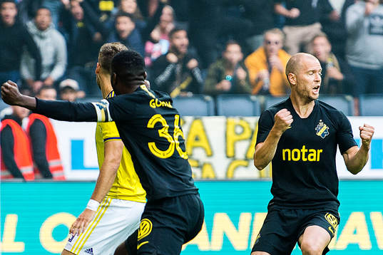 Per Karlsson of AIK celebrates