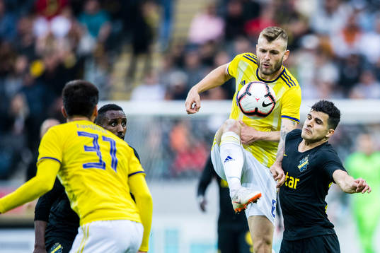 Alexandru Cretu of Maribor and Tarik Elyounoussi of AIK