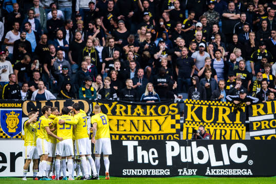 Players of Maribor celebrates