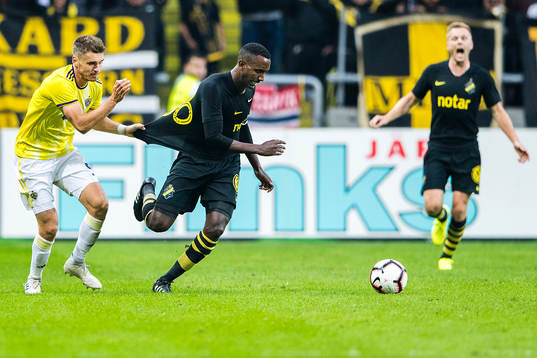 Blaz Vrhovec of Maribor and Henok Goitom of AIK
