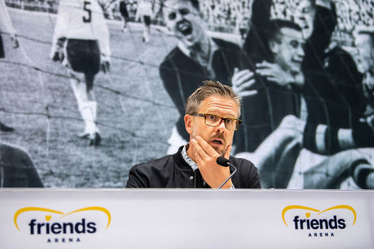 Rikard Norling, head coach of AIK looks dejected