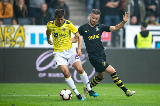 Mitja Viler of Maribor and Robert Lundström of AIK