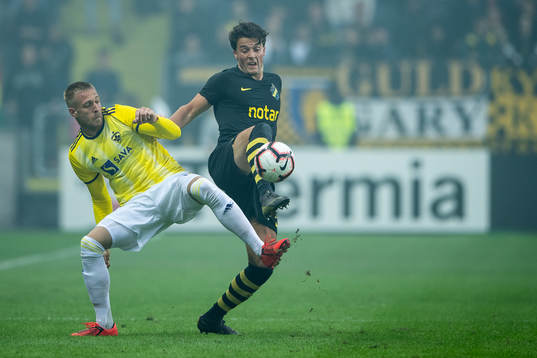 Andrej Kotnik of Maribor and Daniel Granli of AIK