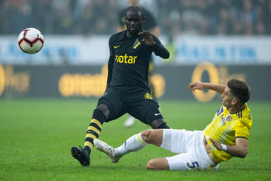 Enoch Kofi Adu of AIK and Blaz Vrhovec of Maribor