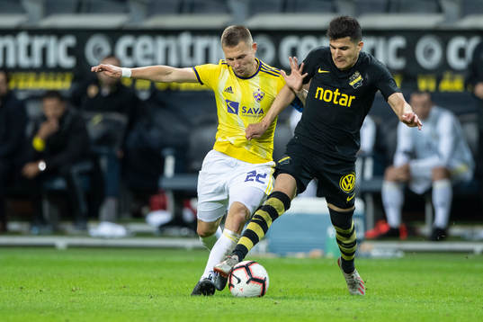 Martin Milec of Maribor and Tarik Elyounoussi of AIK