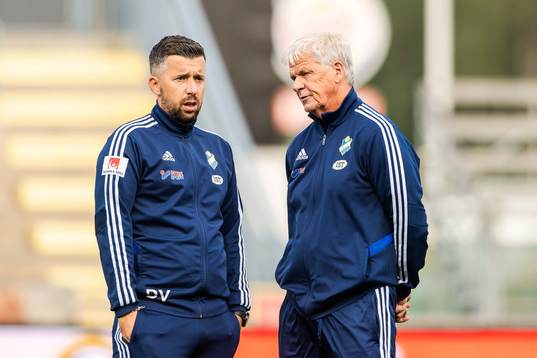 Östers tränare Dennis Velic och assisterande Karl Gunnar