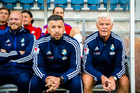 Östers tränare Dennis Velic och assisterande Karl Gunnar
