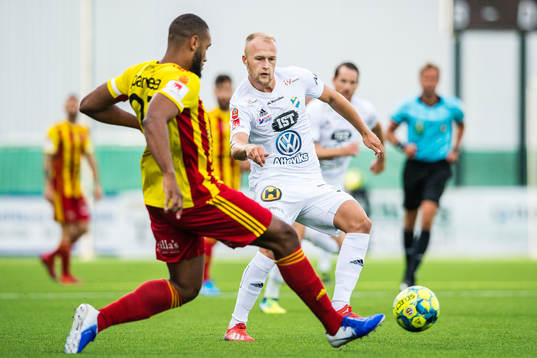 Östers Christian Ljungberg och Syrianskas Patrick Dyrestam