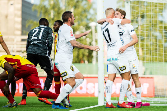 Östers Carl Johansson  och Christian Ljungberg jublar