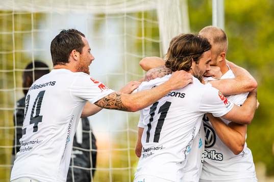 Östers Carl Johansson och Christian Ljungberg jublar med