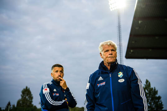 Östers tränare Dennis Velic och assisterande Karl Gunnar