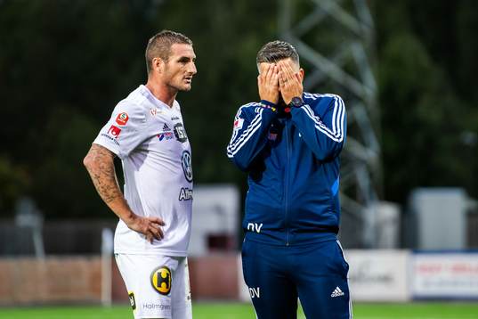 Östers James Keene och tränare Dennis Velic deppar