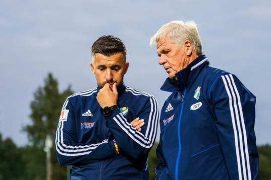 Östers tränare Dennis Velic och assisterande Karl Gunnar