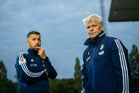 Östers tränare Dennis Velic och assisterande Karl Gunnar