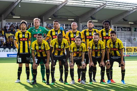 Players of Häcken pose for a team group photo