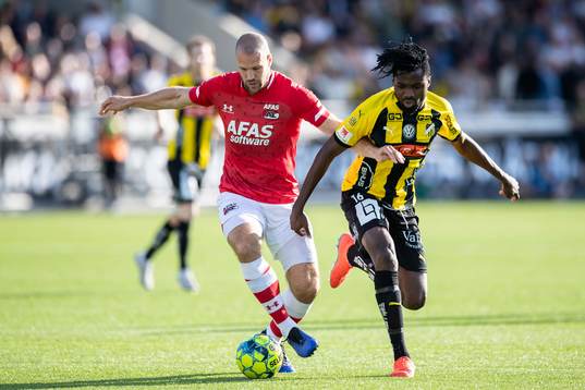 Ron Vlaar of AZ Alkmaar and Kizito Kwame of Häcken