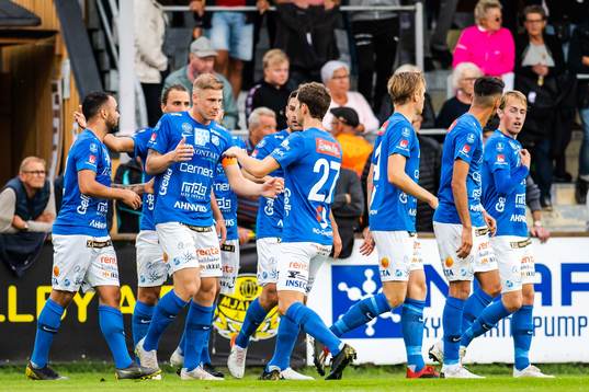 Norrbys Richard Yarsuvat jublar med lagkamrater