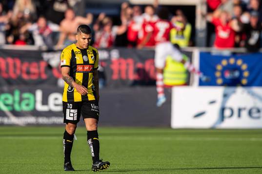 Paulinho of Häcken looks dejected