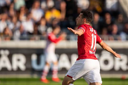 Oussama Idrissi of AZ Alkmaar celebrates