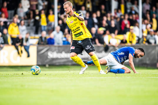 Mjällbys David Löfquist och Norrbys Richard Yarsuvat