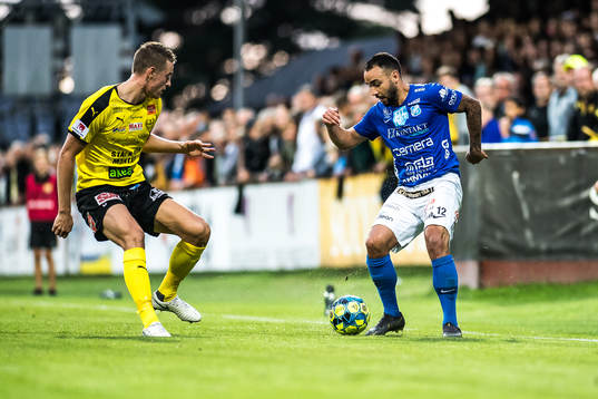 Mjällbys Pavle Vagic  och Norrbys Richard Yarsuvat