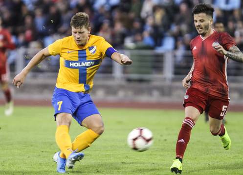 Leonel Strumia of Liepaja and Alexander Fransson of IFK