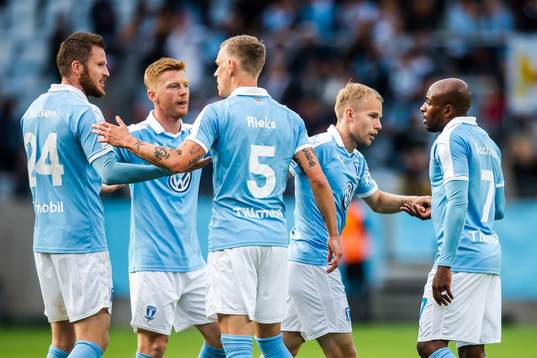 Oscar Lewicki of Malmö FF celebrate with teammates