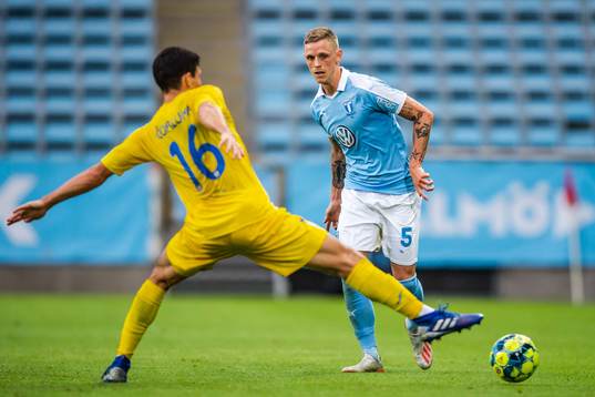 Josip Corluka of Domzale and Sören Rieks of Malmö FF