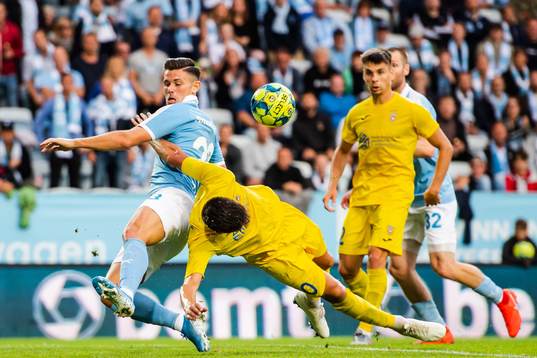 Marcus Antonsson of Malmö FF and Sven Karic of Domzale
