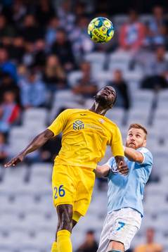 Shamar Nicholson of Domzale and Rasmus Bengtsson of Malmö